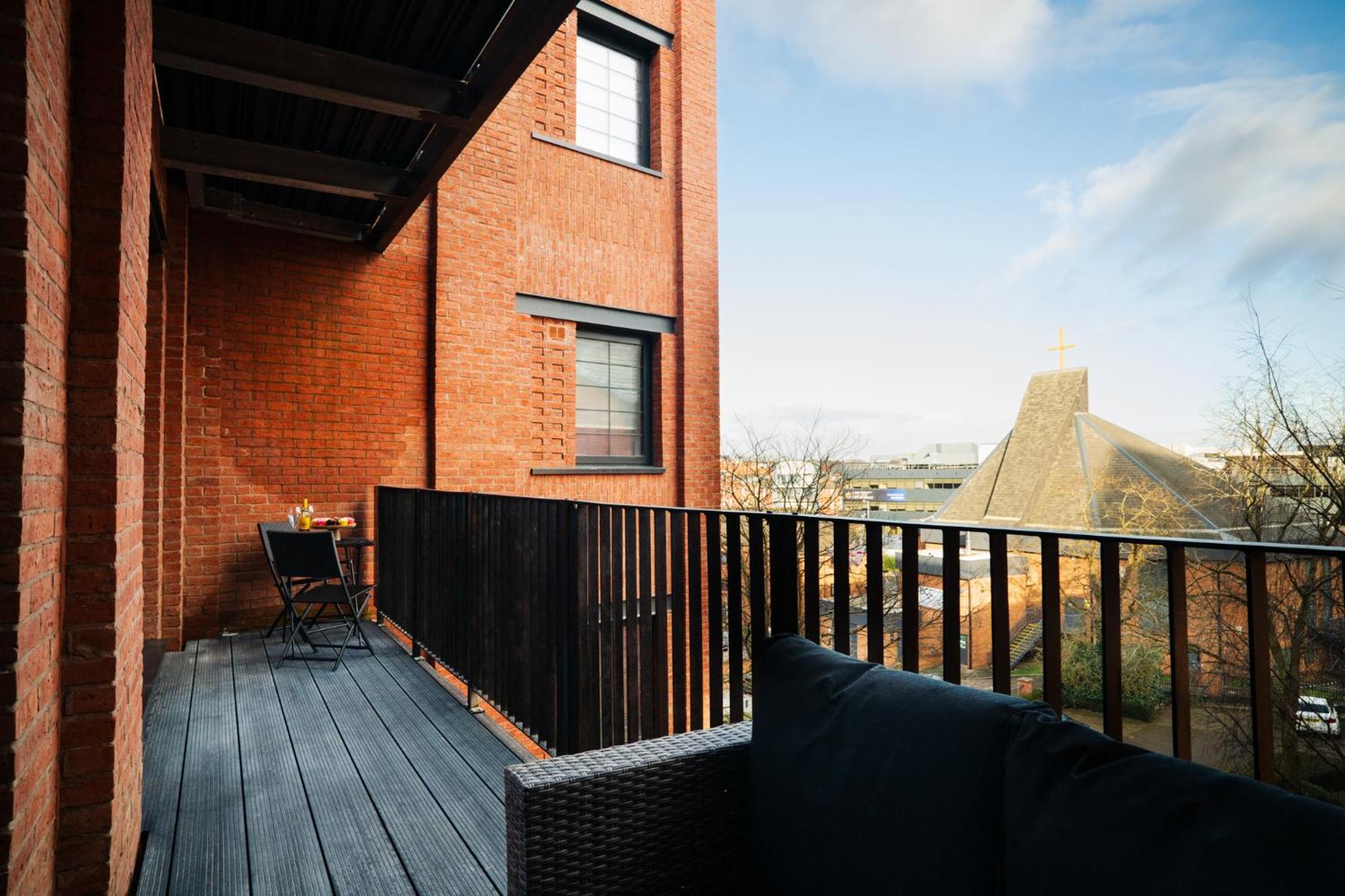 Apartment Balcony View Spacious Wifi Family Contractors